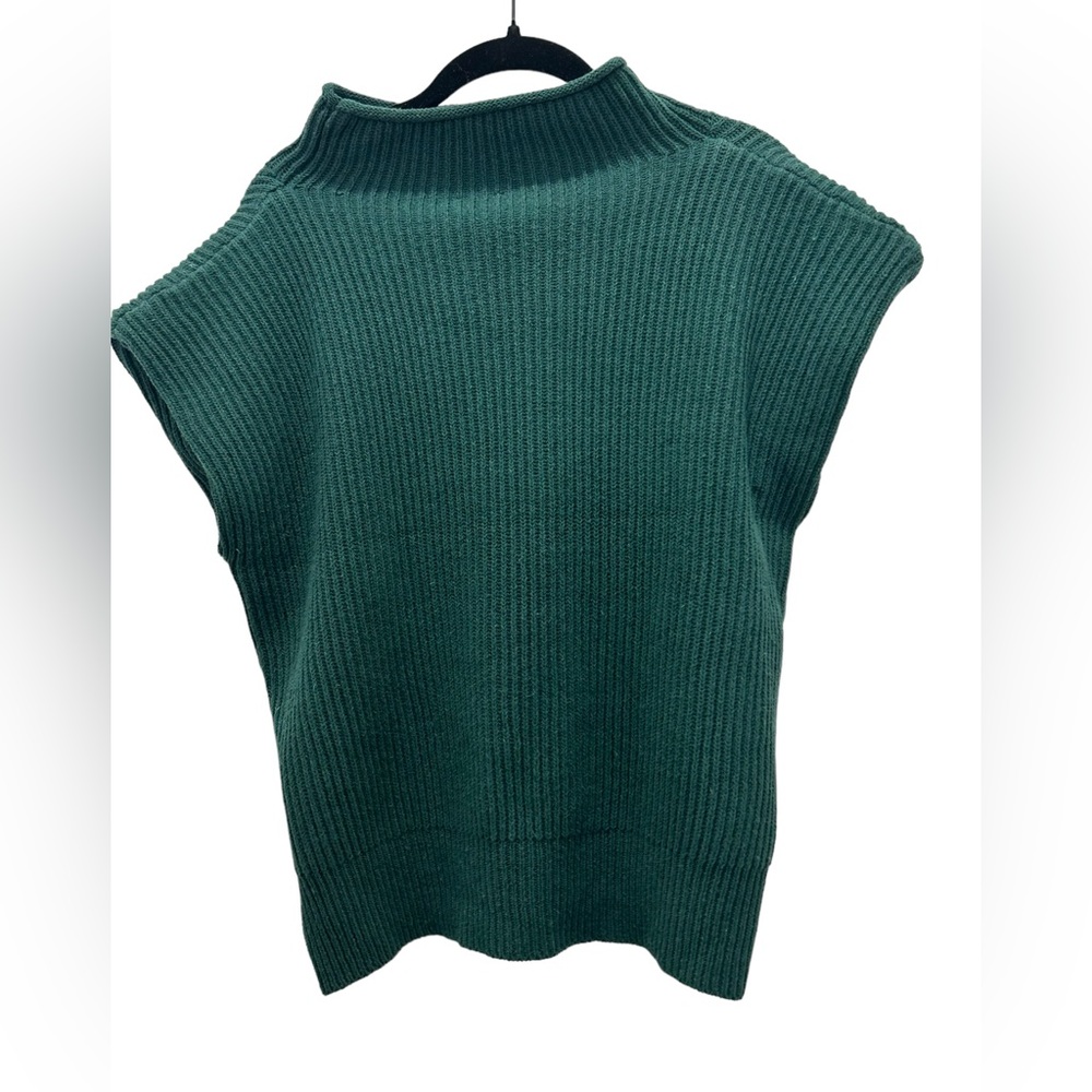 NWT short sleeve sweater - green small